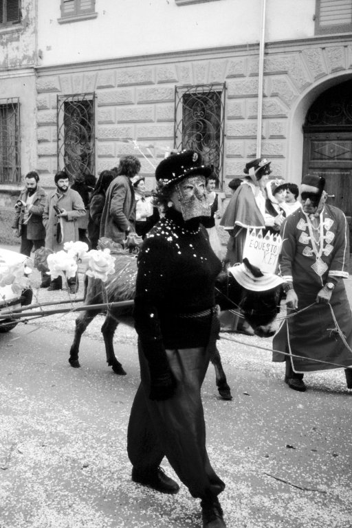 Davanti la Farmacia 